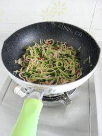家常菜黑豆苗炒肉丝