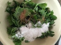 回味无穷的蒸芹菜叶做法图解3)
