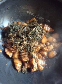 好吃不腻的梅干菜烧肉做法图解4)