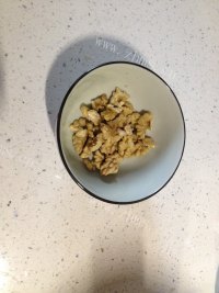 美味的核桃豆浆做法图解3)