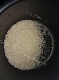美味的香菇滑鸡粥做法图解3)