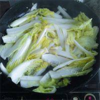 家常菜娃娃菜炒肉做法图解7)