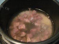 美味的紫薯玉米粥做法图解6)