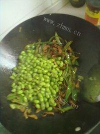 毛豆炒肉丝自制做法图解8)