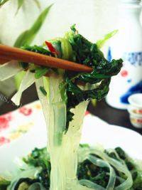 诱人的凉拌菠菜