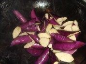 美味茄子炖辣椒做法图解4)