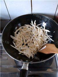 简单易做的茭白炒肉丝做法图解5)