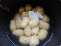 香脆炸土豆丸子做法图解2)