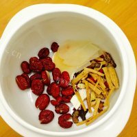 美味的天麻炖鱼头做法图解2)