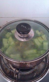 家常菜苦瓜黄豆排骨汤做法图解6)