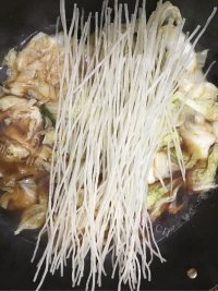 特下饭的猪肉白菜炖粉条做法图解9)