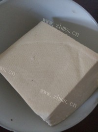 番茄炒豆腐做法图解2)