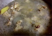 家常小白菜粉条排骨汤做法图解1)
