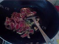 家常菜腊肉炒花菜做法图解11)