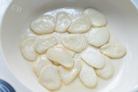好吃干煸杏鲍菇腊肉做法图解3)