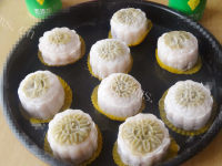 好吃的紫薯冰皮月饼做法图解19)