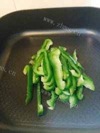 脆嫩可口的炒鸡柳做法图解4)