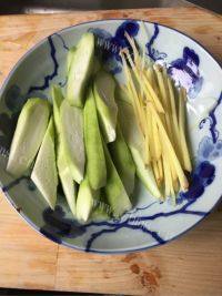 美味蛤蜊丝瓜做法图解2)