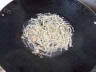 有特色的凉拌金针菇做法图解2)