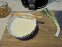 自制桃胶蒸蛋做法图解3)