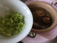 美味土豆香菇排骨汤做法图解6)