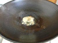 口味极佳的小鸡炖土豆做法图解5)