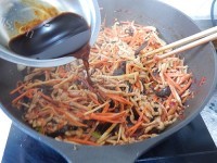 五味俱全的鱼香肉丝做法图解9)
