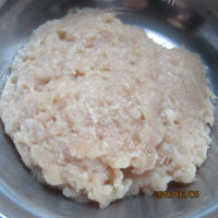 美味的鸡肉丸做法图解2)
