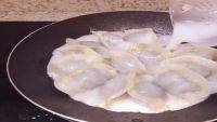 美味的冰花煎饺做法图解3)
