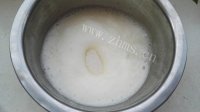 喷香的原味戚风蛋糕做法图解12)