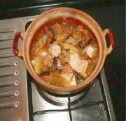 美味的冻豆腐香菇鸡翅煲
