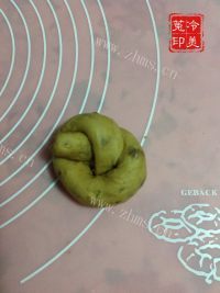 自制红糖红枣核桃面包做法图解24)