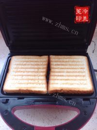 美味营养的烤面包和烤鸡蛋做法图解3)