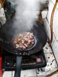 味道不错的蒜苔炒肉做法图解4)