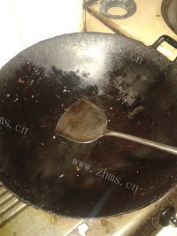 爆香的姜块鱼块做法图解1)