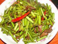 蒜苔炒肉（家庭版）