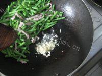 秘制简单的豇豆炒肉丝做法图解5)