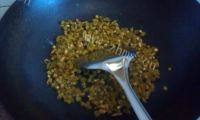 外婆教我做酸豆角炒肉末做法图解3)