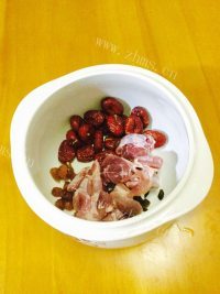 美味的雄参炖猪展做法图解3)