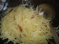 色香味俱全的醋溜土豆丝做法图解4)
