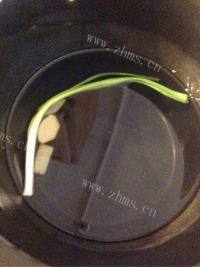 美味的花旗参鸡汤做法图解4)