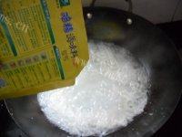 美味的萝卜粉丝汤做法图解7)