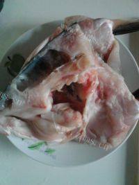 家常菜鱼头豆腐煲做法图解1)