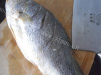 家常菜酱焖黄花鱼做法图解2)