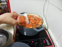 美味的胡萝卜羊肉汤做法图解10)