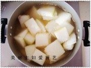 美味的冬瓜枸杞鸭腿汤做法图解4)