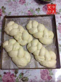 美味的香葱芝士辫子面包做法图解18)
