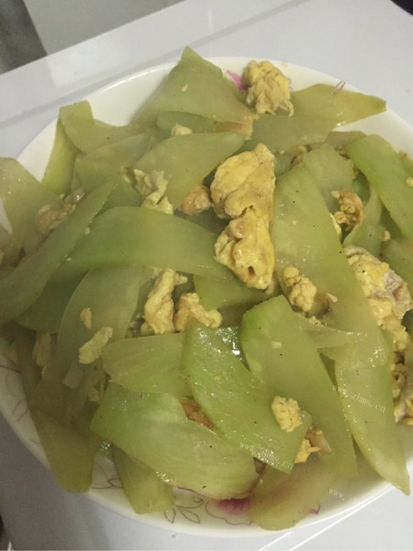 回味无穷的莴笋炒鸡蛋