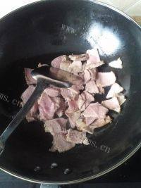 家常菜青椒炒腊肉做法图解4)