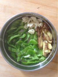 家常菜土豆烧茄子做法图解3)
